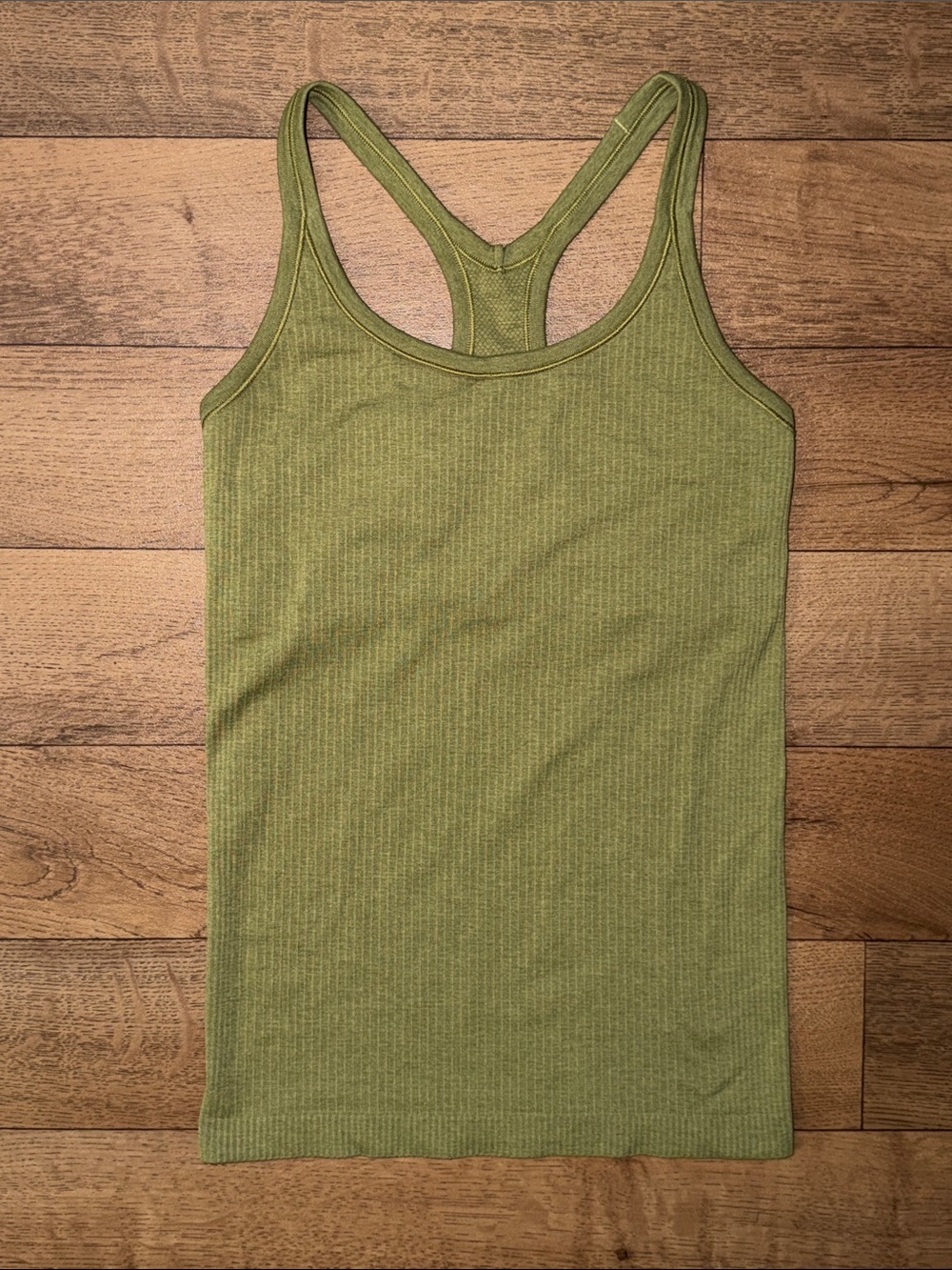 Lululemon Size 6 Ebb To Street Tank Top Green Built In Bra Hot Yoga Pilates Gym